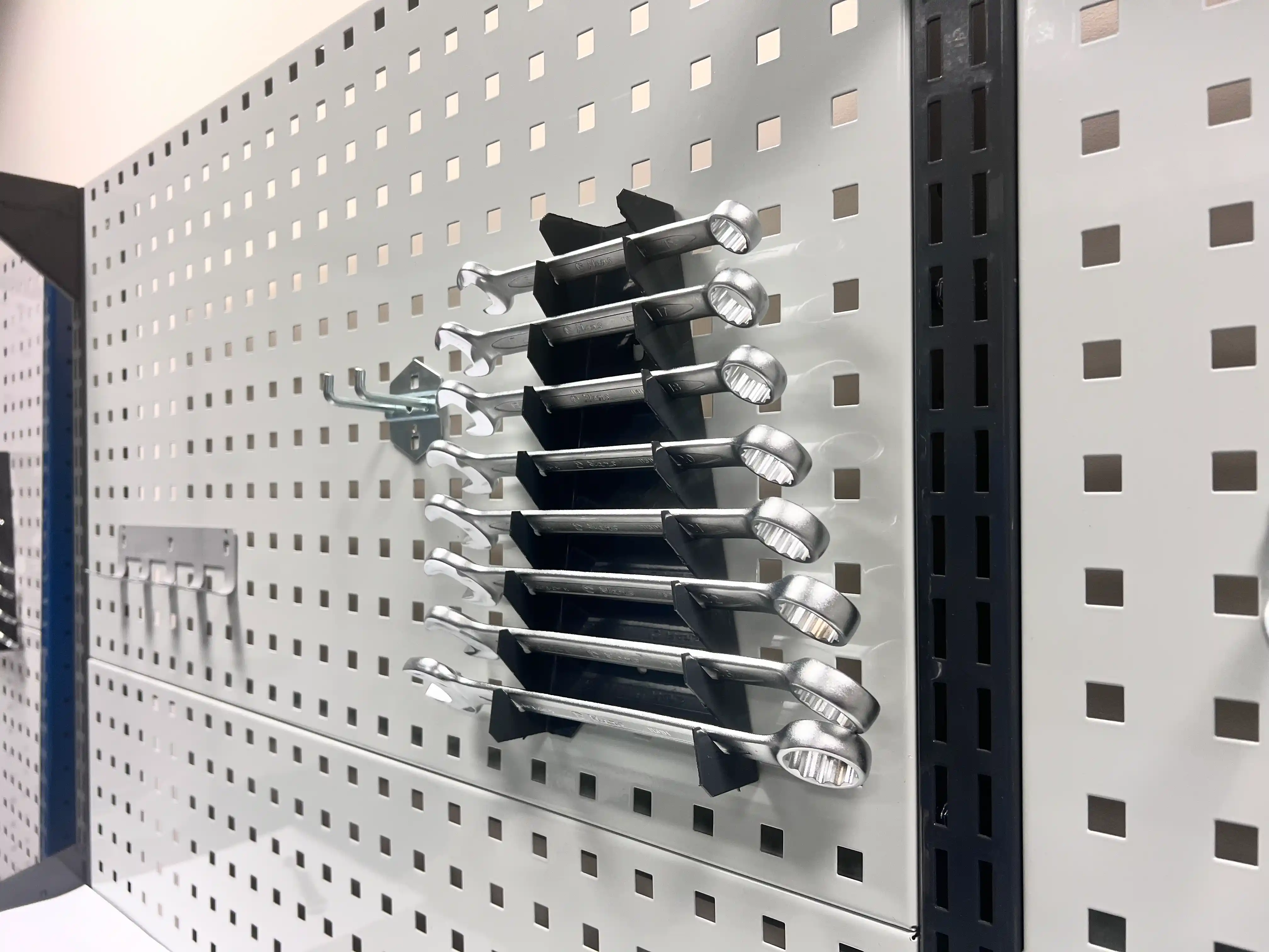 CTR 1602.L26.5-2F Верстак слесарный 2165x1593x743 мм